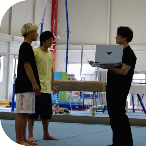 トレーニング方針を確認する選手たち